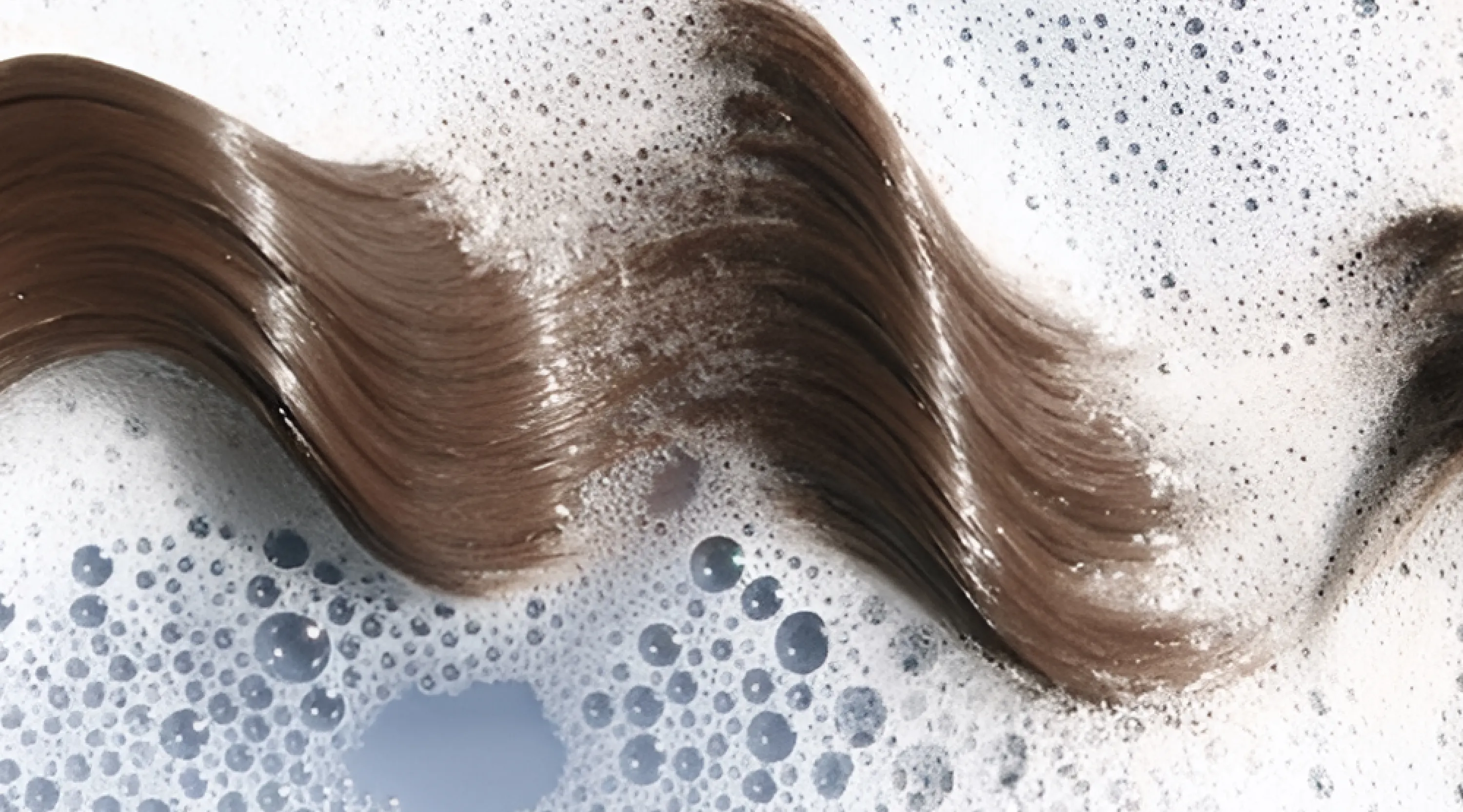 Дефициты, стресс, сезонность и что ещё приводит к выпадению волос и как это остановить?